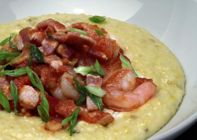 Camarones con polenta