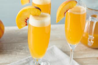 Non-alcoholic bellini drink