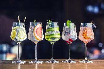Non-alcoholic cocktails with fruit