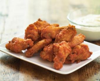 https://cf.ltkcdn.net/cooking/images/slide/151621-619x503-hot-wings.jpg