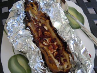 https://cf.ltkcdn.net/cooking/images/slide/189243-850x637-Grilled-Banana-Boat.jpg