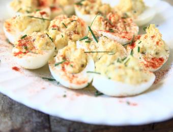 https://cf.ltkcdn.net/cooking/images/slide/202610-850x649-Deviled-eggs.jpg