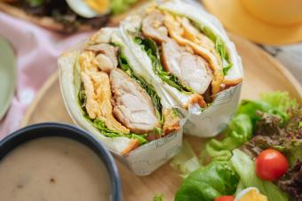 https://cf.ltkcdn.net/cooking/images/slide/331247-850x566-chicken-sandwich-salad.jpg