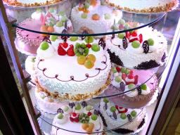 Icing_cakes.jpg
