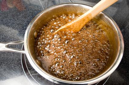 making caramel sauce