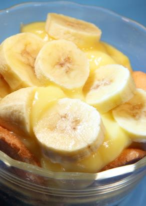 banana pudding with banana slices as garnish