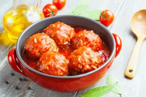 Porcupine meatballs in tomato sauce
