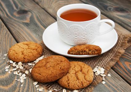 oatmeal cookies with tea