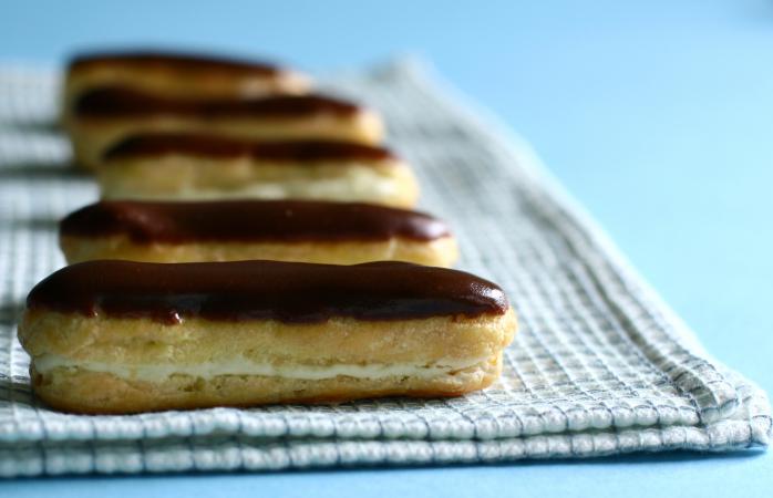 Chocolate eclair