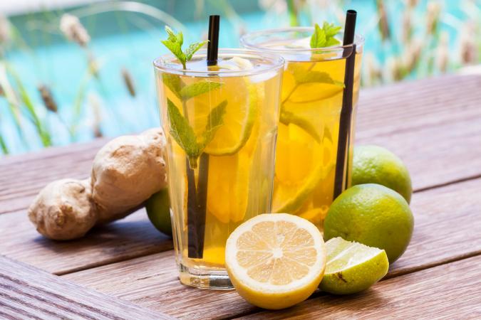 Iced tea with lemon and ginger