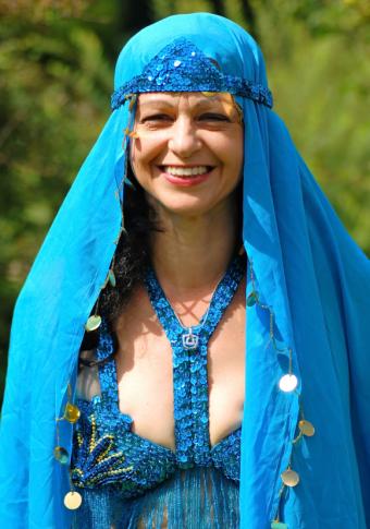 https://cf.ltkcdn.net/costumes/images/slide/105074-580x828-bellydancer.jpg