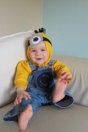 How to Make a Minion Costume | LoveToKnow