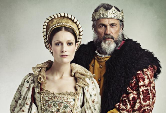 Couple in Elizabethan costume