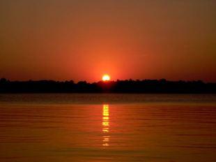 View stunning sunsets on Lake Minnetonka cruises.