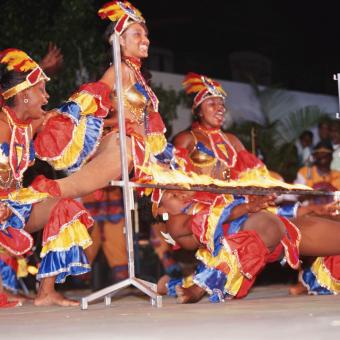 https://cf.ltkcdn.net/dance/images/slide/248636-850x850-2-pictures-limbo-dancing.jpg