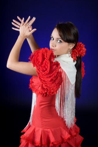 https://cf.ltkcdn.net/dance/images/slide/55264-566x848-FlamencoDress.jpg
