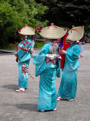 Japanese women dancing