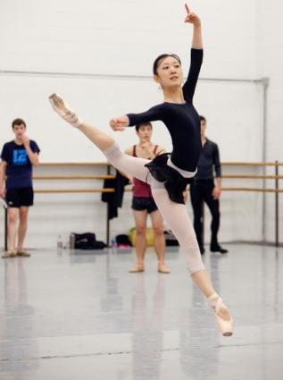 Nao Kusuzaki in rehearsal