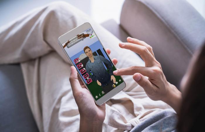 Woman on virtual boyfriend app