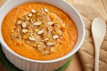 https://cf.ltkcdn.net/diet-and-nutrition/gluten-free/images/slide/310736-850x566-sweet-potato-casserole.jpg