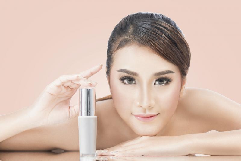 Should I Use Vitamin C and Hyaluronic Acid Serum? LoveToKnow Health