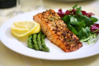 Broiled salmon