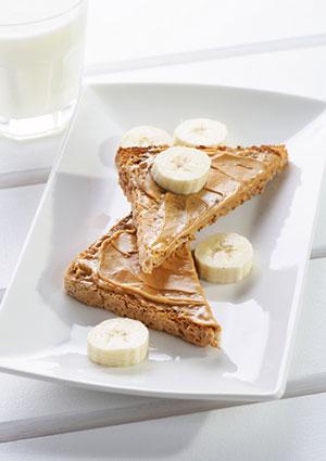 peanut butter toast with banana