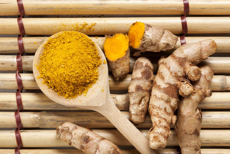 Turmeric roots and powder