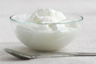 A dish of yogurt.