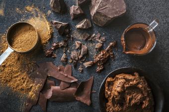 Chocolate chunks, frosting and cacao
