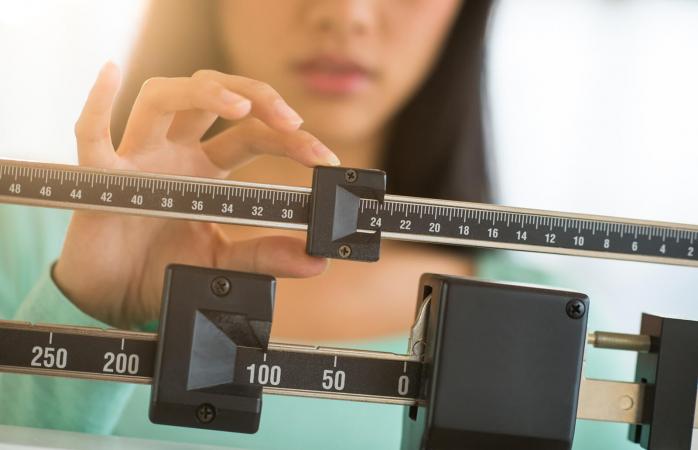 Adjusting weight on a scale
