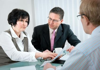 couple negotiating settlement