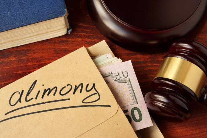 Envelope with alimony money and gavel