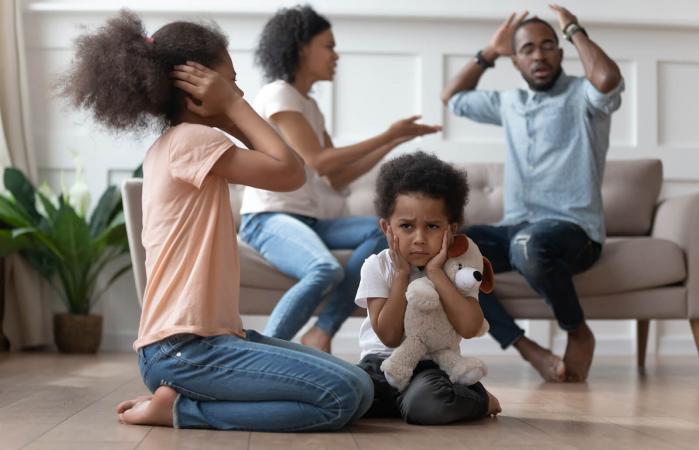 Upset kids by parents fighting