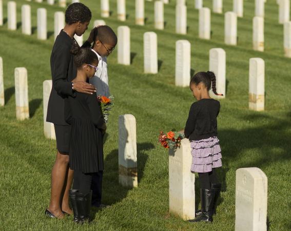 Advice on What Families Should Wear to a Funeral | LoveToKnow