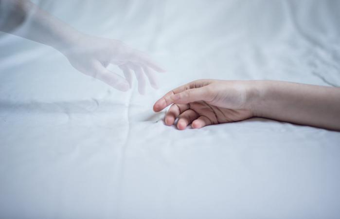Connection with ghost hand