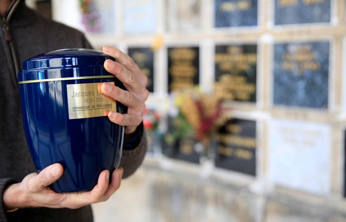 Funeral urn