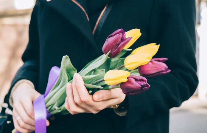 Bouquet of tulips in female hands