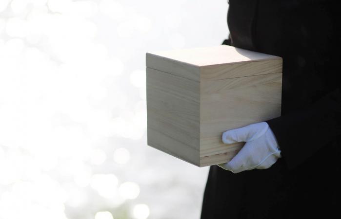 Mourner holding urn