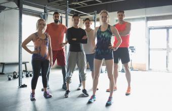 Grupo de personas en el gimnasio