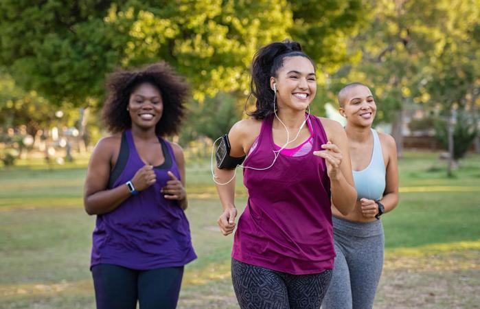 Mujeres corriendo