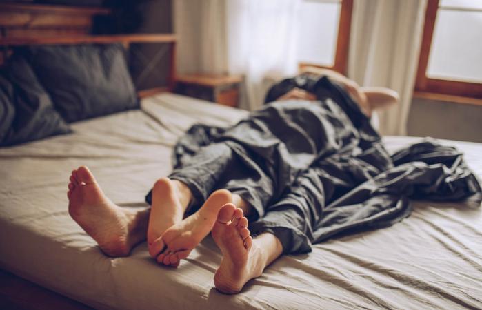 Pareja en la cama