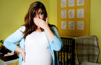 Mujer embarazada con nauseas