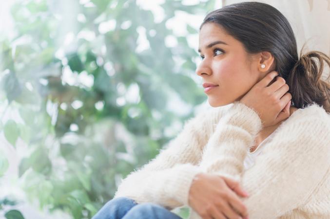 El perfil de una mujer hispana
