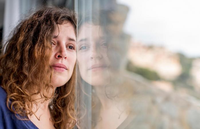Mujer pensativa