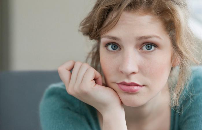 Mujer contemplativa