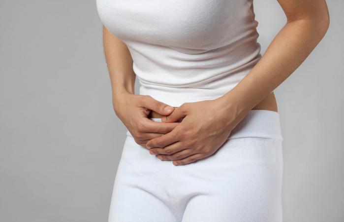 Mujer con dolor abdominal