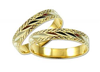 https://cf.ltkcdn.net/engagementrings/images/slide/161027-850x616r1-textured-bands-amazon.jpg