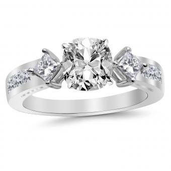 https://cf.ltkcdn.net/engagementrings/images/slide/205908-850x850-cushion-cut-princess.jpg