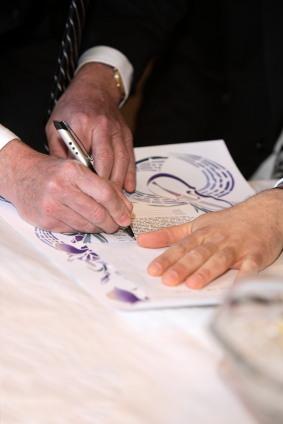 Signing_the_Ketubah.jpg